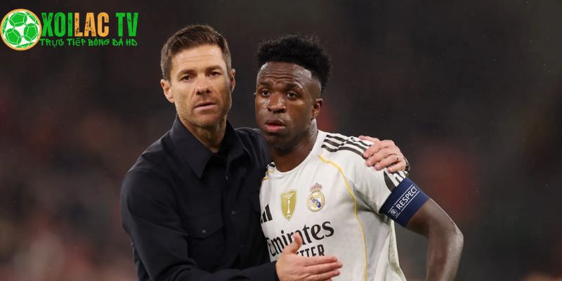 Xabi Alonso ra mặt bênh Vinicius